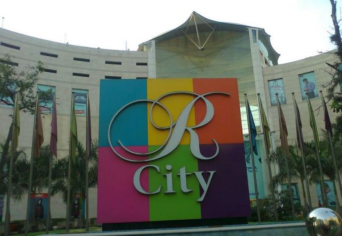 R City Ghatkopar Mall Entrance